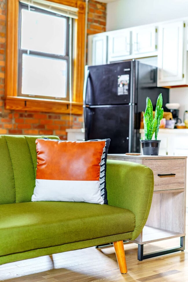 Building Photo - 1180 N High St