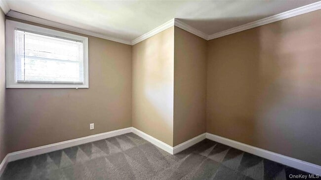 Building Photo - 27 Southridge Dr