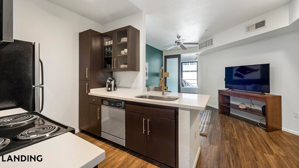 Building Photo - 1001 E Playa Del Norte Dr