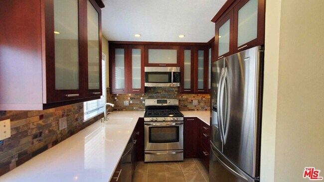 Building Photo - 7320 Balboa Blvd