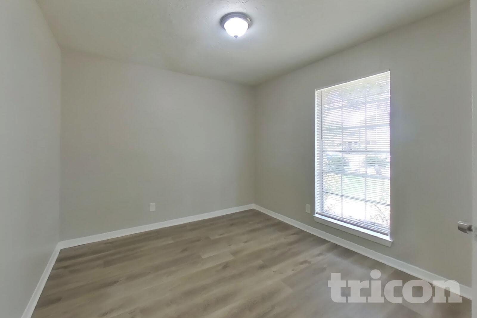 Building Photo - 4427 Oakside Dr