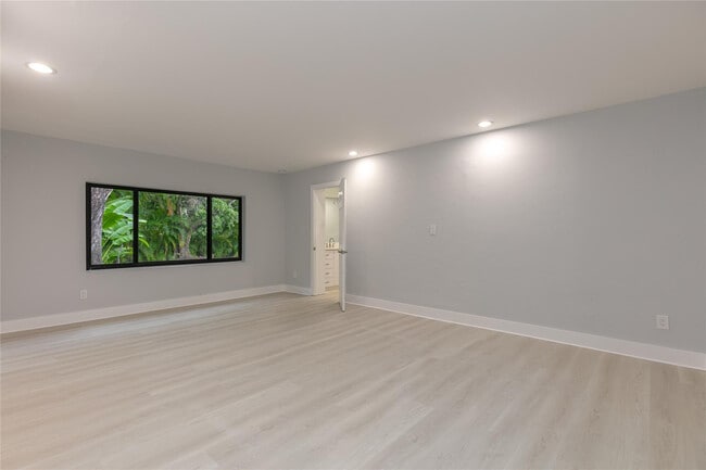 Building Photo - 13401 SW 83rd Ave