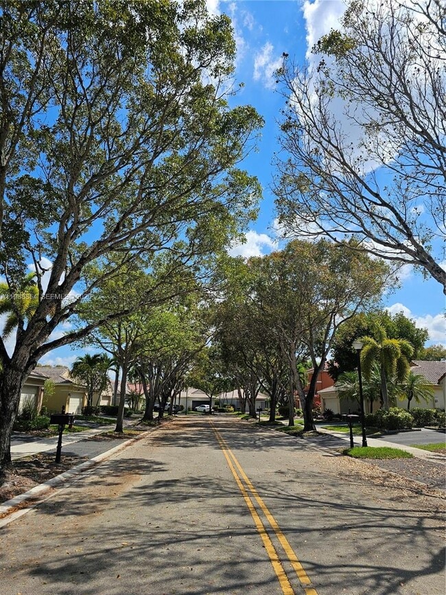 Building Photo - 4279 Greenbriar Ln