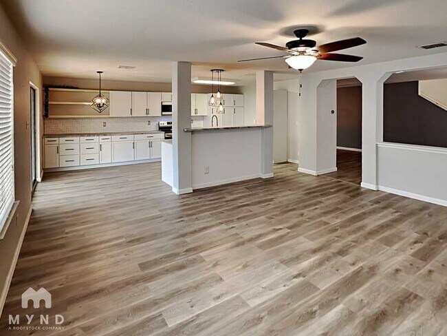 Building Photo - 9203 Silver Vista