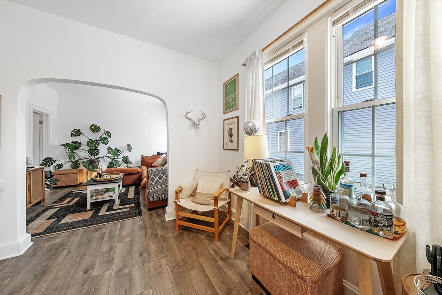 Building Photo - 1276 W 67th St