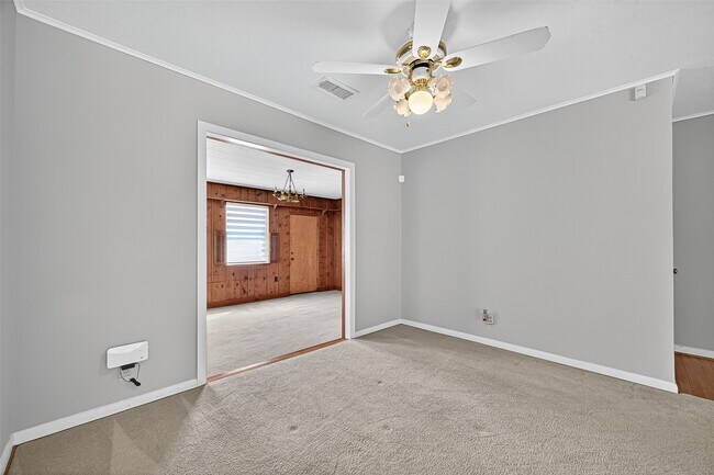 Building Photo - 10005 Hazelhurst Dr