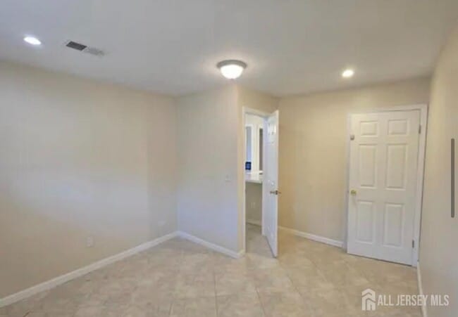 Building Photo - 334 College Dr