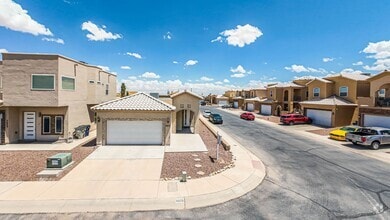 Building Photo - Beautiful 3 bed-2 baths with Casa Club/Gym...