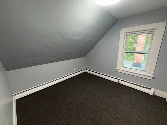 Building Photo - Price Drop!! 3rd Floor Amesbury 2 Bedroom+...