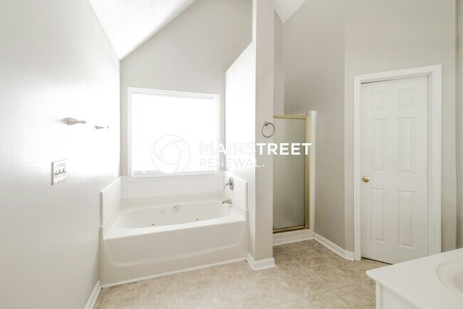 Building Photo - 4 Bedroom Pet-Friendly Home in Lithonia, GA with Main Street Renewal