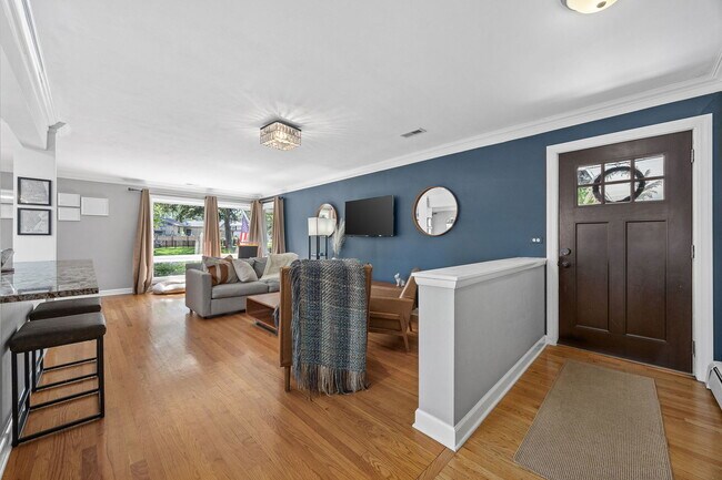 Building Photo - 1024 Catalpa Ln