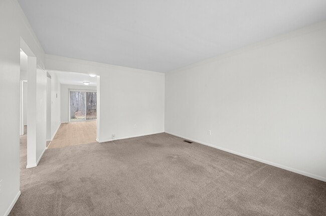 Building Photo - 38224 Hixford Pl