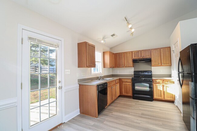 Building Photo - (Coming Soon) Charming 3 Bedroom Ranch in ...