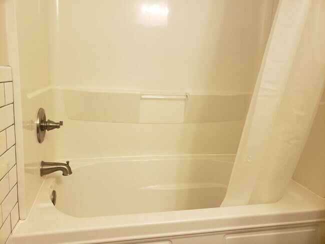 Building Photo - 4-bedroom, 2 bathroom unfurnished home in Stevensville