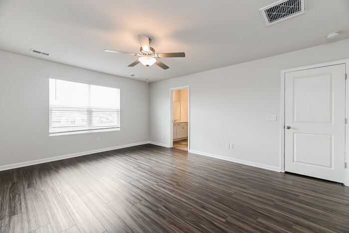 Building Photo - 105 Percheron Dr