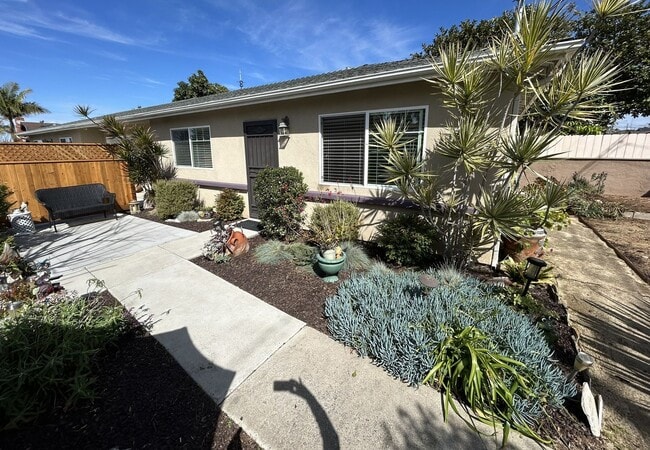 Building Photo - Stylish Remodel Near Beach & Downtown