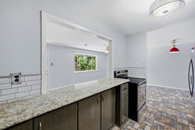 Building Photo - 101 Lakewood Ln