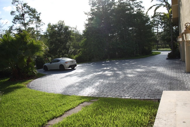 Building Photo - 5862 Homeland Rd