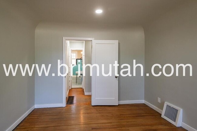 Building Photo - 755 Princeton Ave S