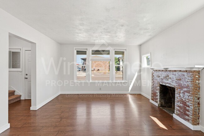 Building Photo - 5 Bedroom House Near Gonzaga