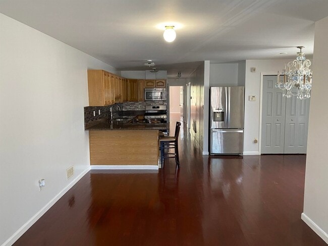 Building Photo - 183 Hutton St