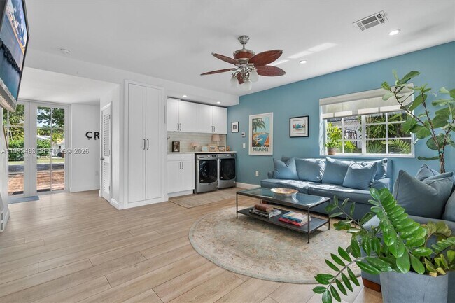 Building Photo - Northeast 5th Avenue Road, Miami Shores, FL 33138 - 5 BR 4 BA single-family home