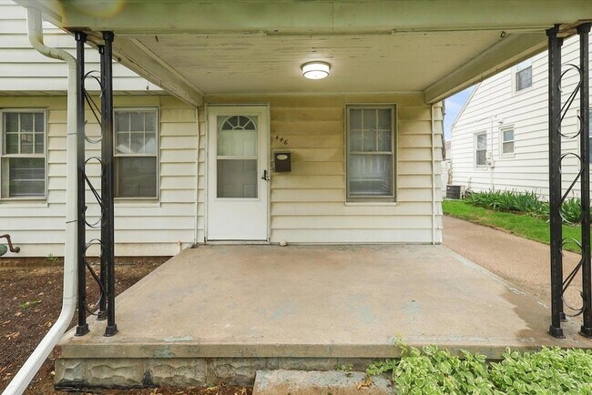 Building Photo - 446 W Capistrano Ave