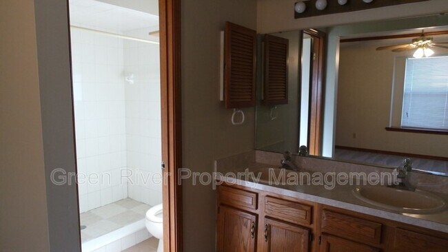 Building Photo - 1389 Pawnee St