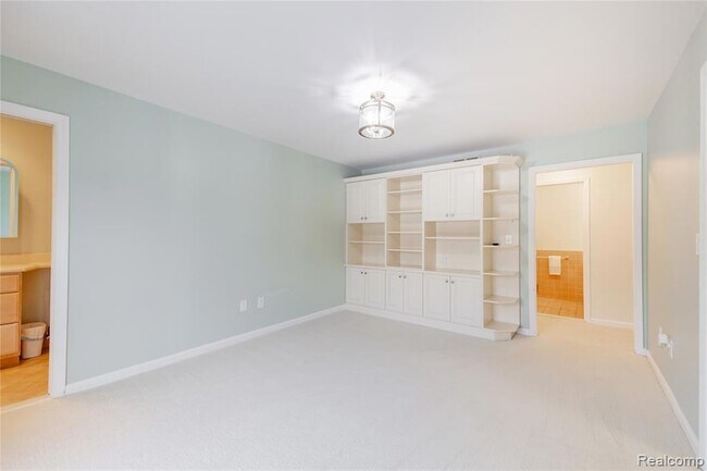 Building Photo - 24356 E River Rd