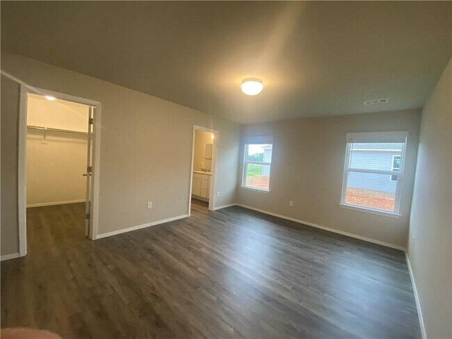 Building Photo - 2834 W Emil Dr