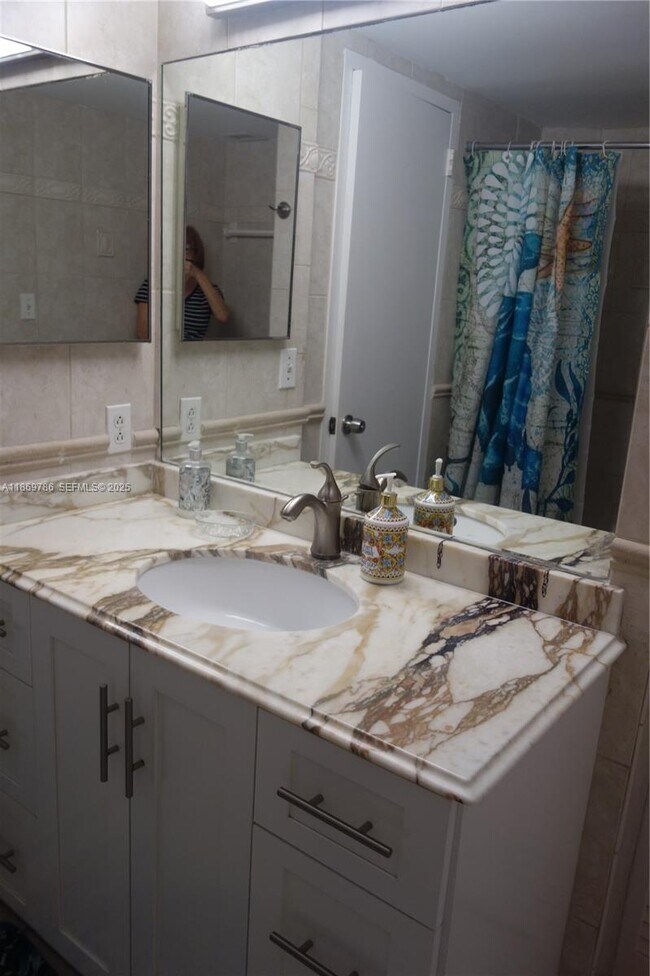 Building Photo - 5701 Collins Ave