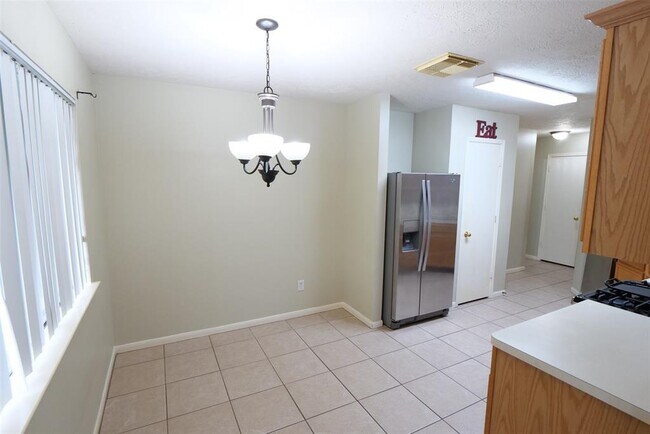 Building Photo - 23135 N Waterlake Dr