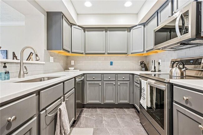 Building Photo - 143 Aberdeen Dr