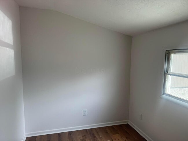 Building Photo - 4956 Island Dr