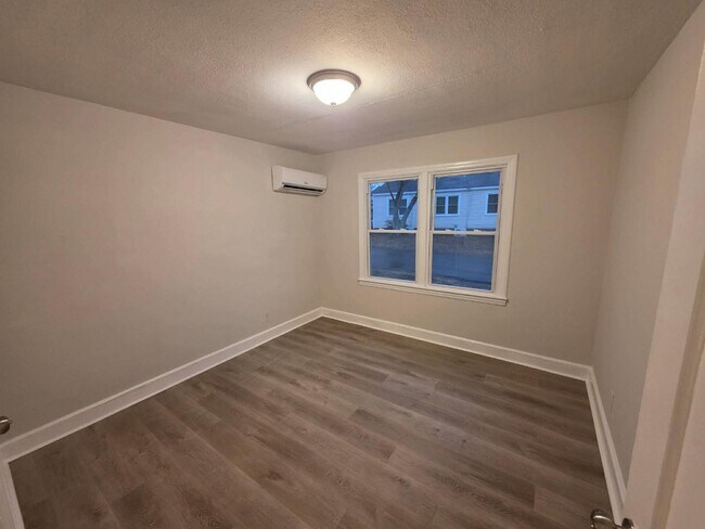 Building Photo - 115 Chestnut Dr