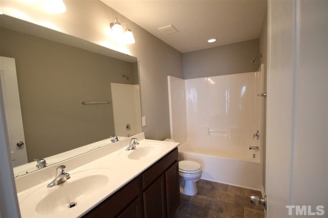 Building Photo - 2233 Sunny Cove Dr