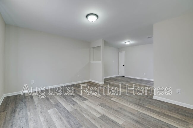 Building Photo - 37 Conifer Ct
