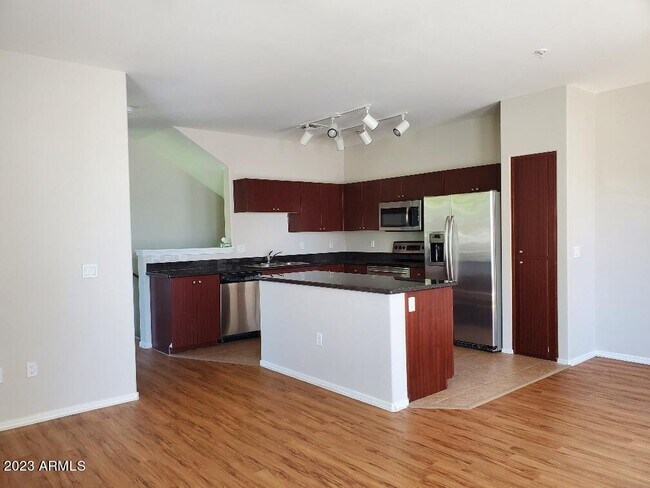 Building Photo - 2450 W Glenrosa Ave