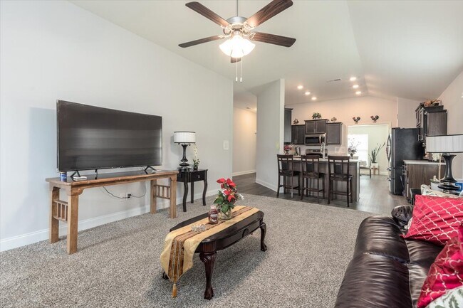 Building Photo - 5961 Uselton Dr