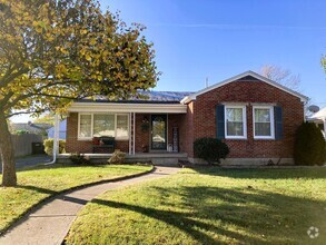 Building Photo - 3 Min to WPAFB! Adorable 3 Bedroom Brick H...