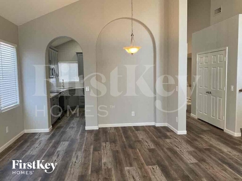 Building Photo - 13034 W Ash St