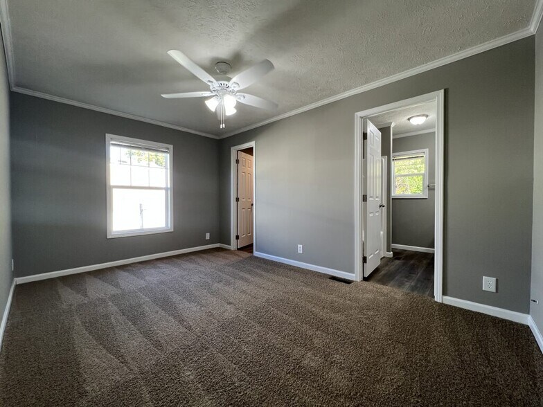 Building Photo - 273 Jordanshire Cir