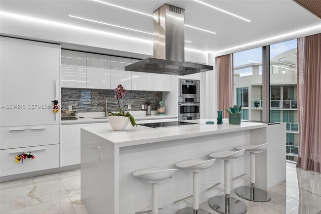 Building Photo - 300 Sunny Isles Blvd