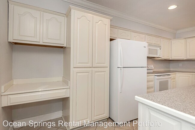 Building Photo - 2 br, 2.5 bath House - 1318 Beach Blvd #6