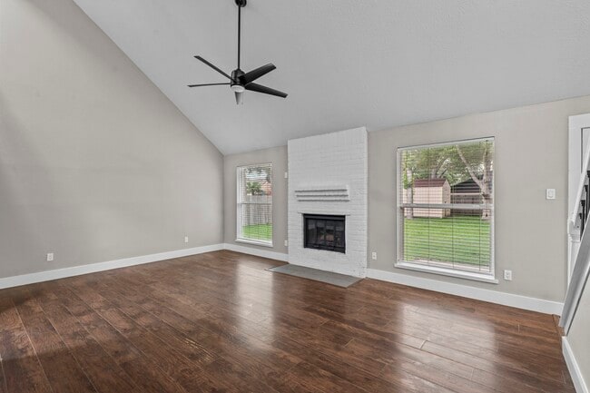 Building Photo - 1107 Londonderry Ave