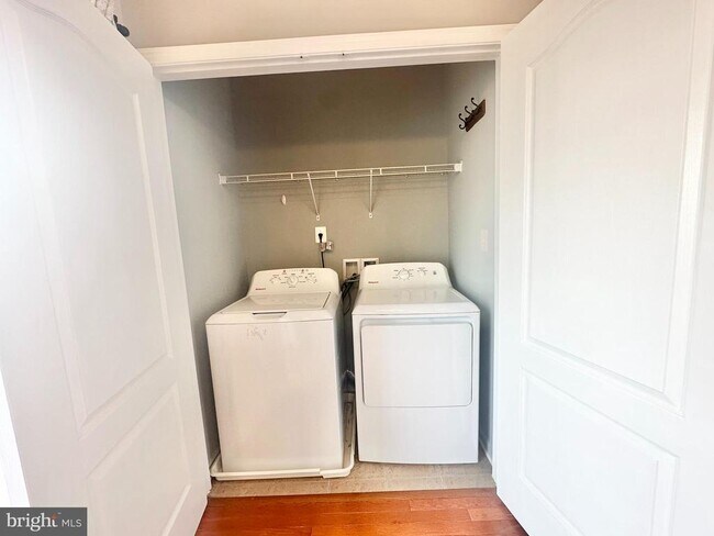 Building Photo - 43158 Whelplehill Terrace