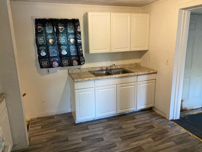 Building Photo - Spacious 2-Bedroom Home for Lease in Akron
