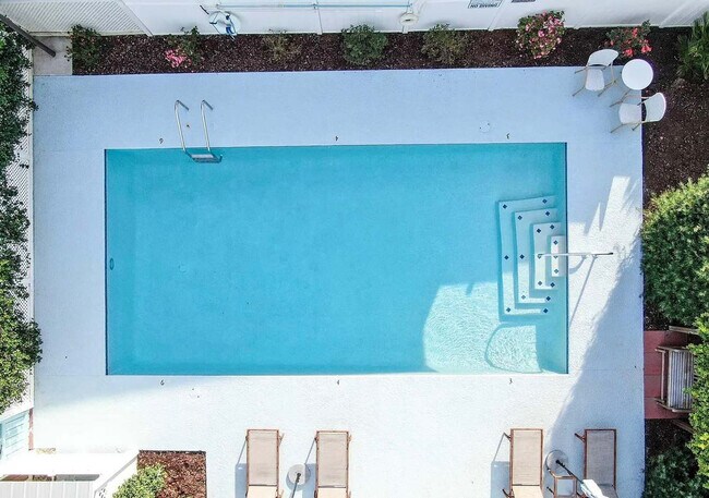 Building Photo - 217 Carol Pl