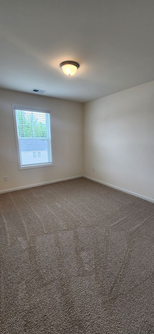 Building Photo - 3BR, 2.5 BA in Hazelwood Subdivision