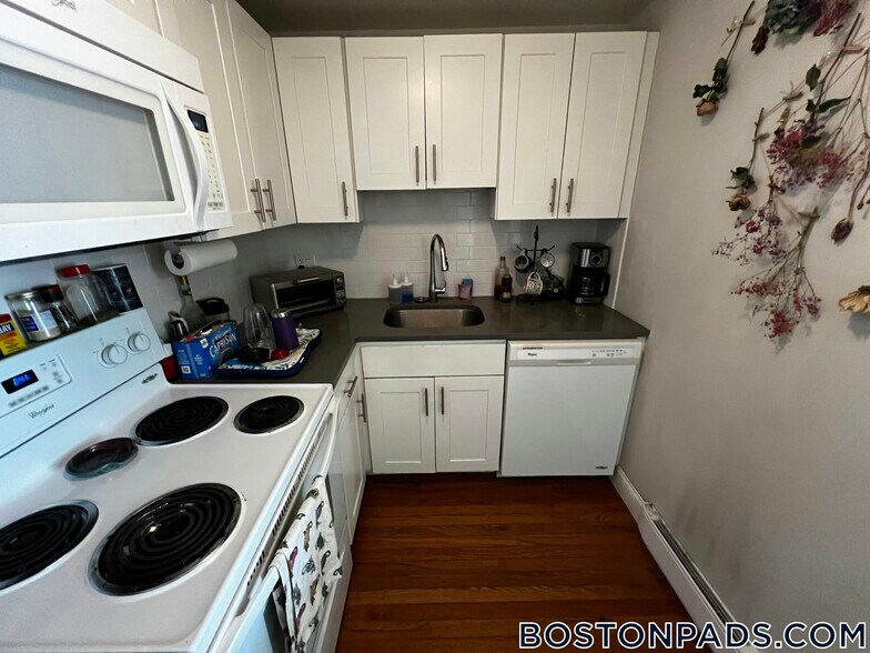 Building Photo - 134 Summer St